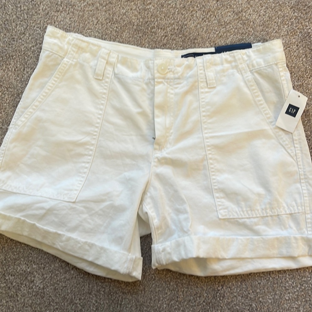 Gap size 2 white shorts